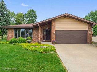 1350 68th St, Downers Grove, IL 60516