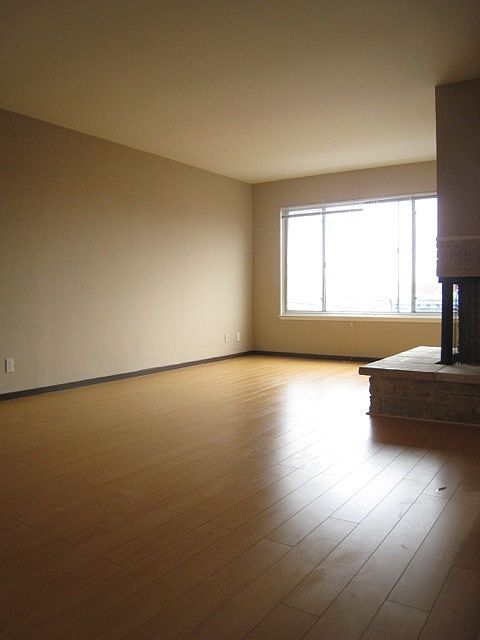 Living room (side view)