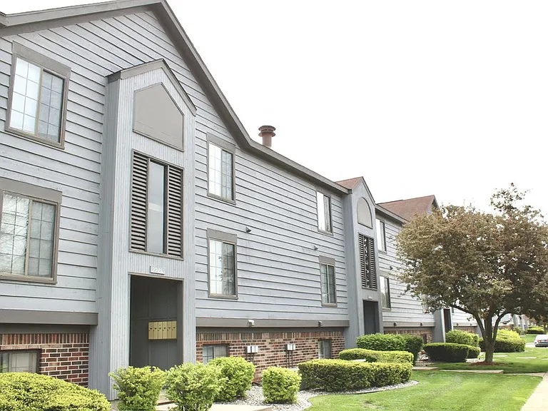 Emerald Park Apartments — Photo 21