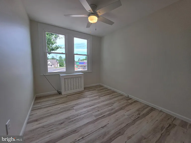 8 N York Rd — Photo 8