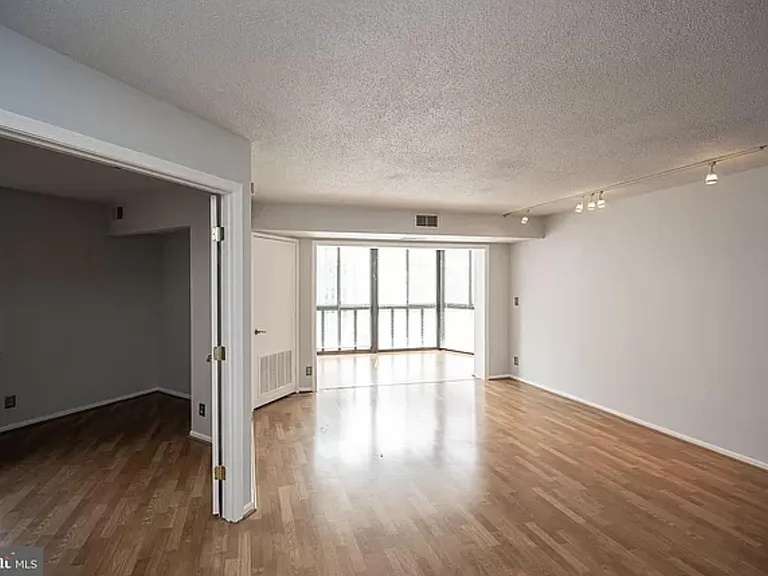 900 N Stafford St #905 — Photo 22