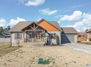 230 Berkshire Ln, Albertville, AL 35950