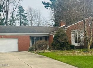 1215 Lyn Rd, Bowling Green, OH 43402