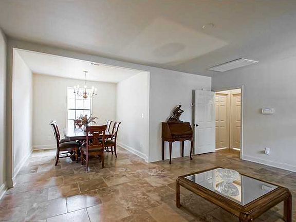 3rd image of 1618 King Dr