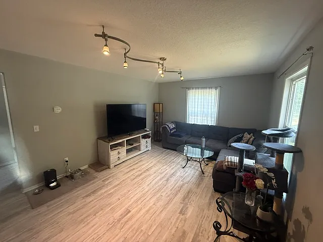 5790 2 1/2 St NE — Photo 6