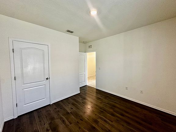 4th image of 260 Sofia Ln