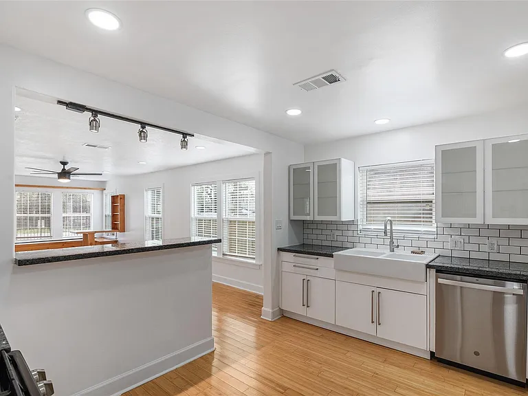 320 Coronado St #A — Photo 20