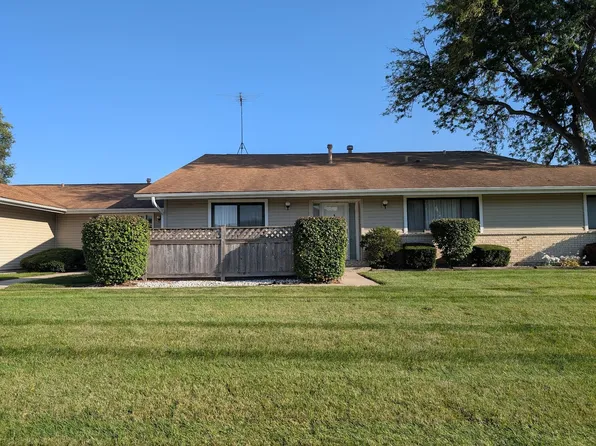4913 W Oakwood Dr, McHenry, IL 60050