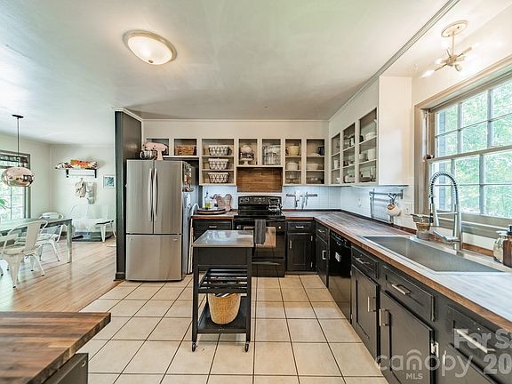 5th image of 7116 Sherbourne Dr