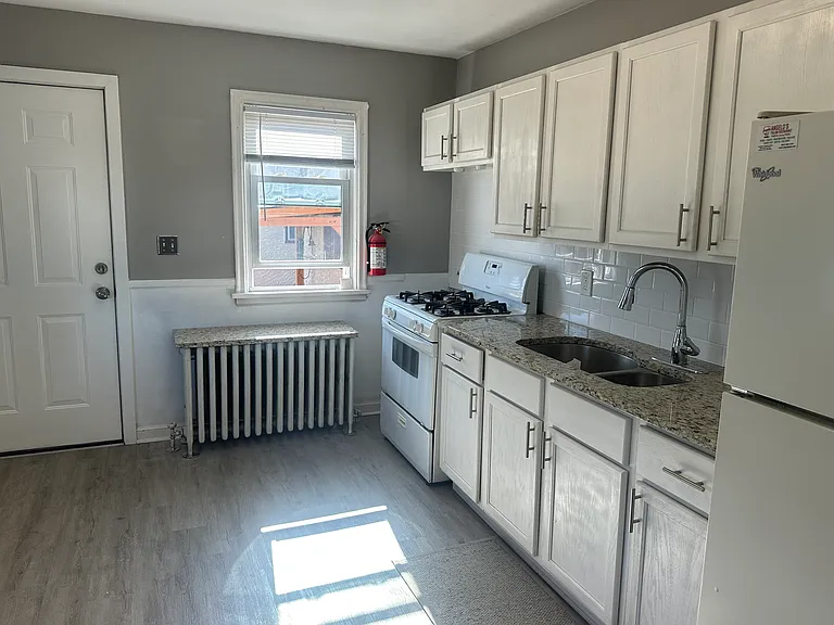 337 11th Ave S #2 — Photo 7