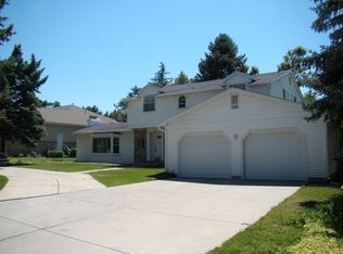 8494 S Willow Creek Dr, Sandy, UT 84093