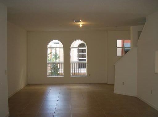 3rd image of 1033 NE 17th Way #606