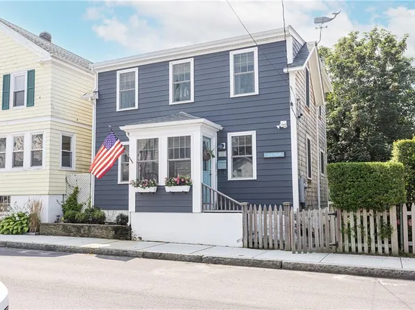 21 Connection St, Newport, RI 02840