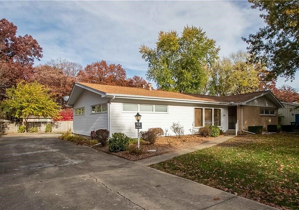 1st image of 205 Oak Hill Dr
