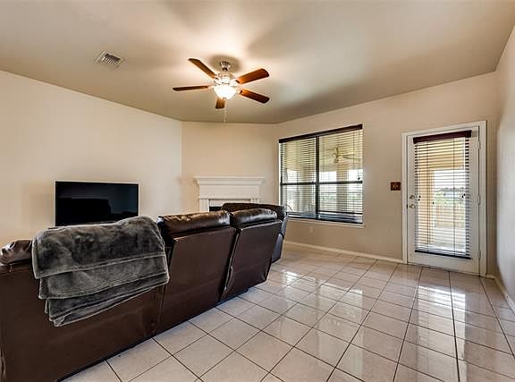4th image of 2729 Hilcroft Ave