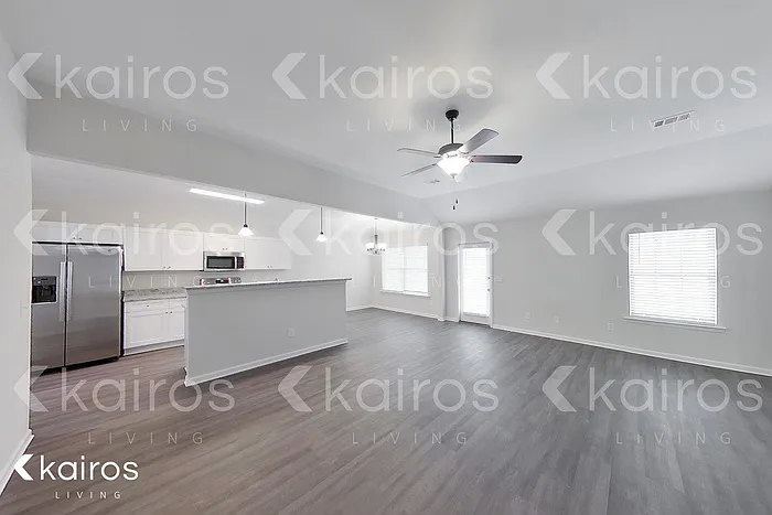 820 Heather Dr — Photo 4