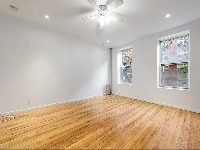 405 W 54th St #3B — Photo 3