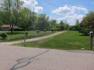 8901 N Spruce Rd, River Hills, WI 53217