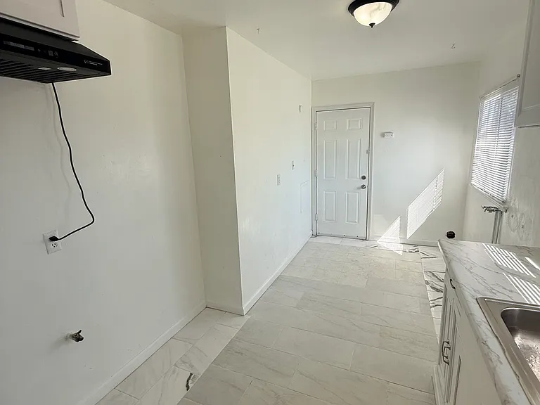 927 W Gage Ave #1 — Photo 20