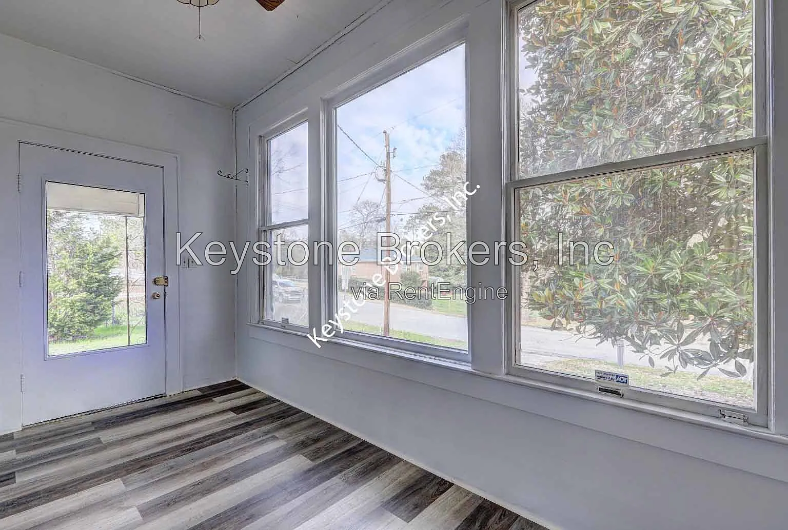 3 bed, 2.0 bath, 1740 sqft, $1,075 — Photo 2