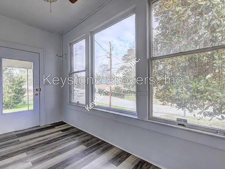 1282 Baker Dr — Photo 2