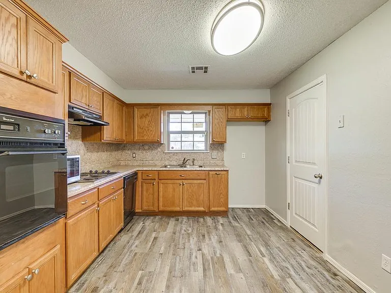 1603 Sheffield Dr — Photo 10