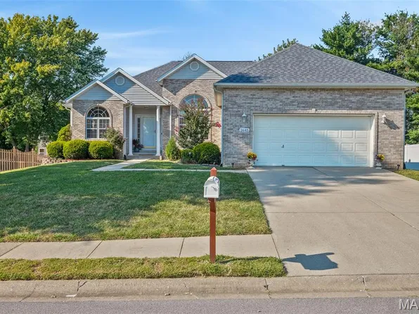 2645 Katrine Lake Dr, Shiloh, IL 62221