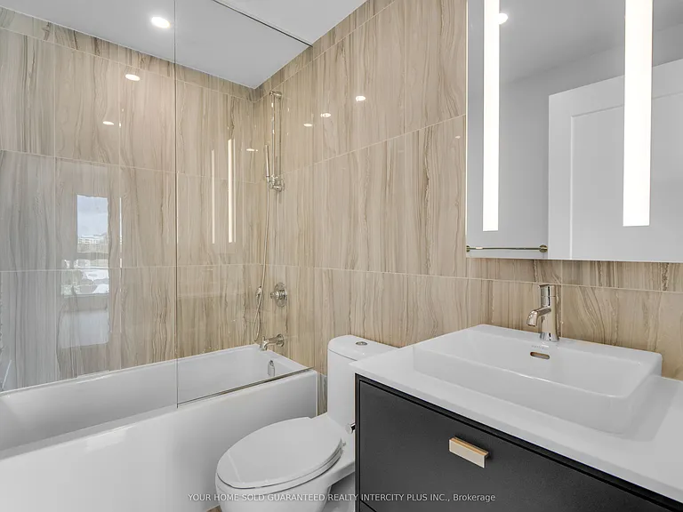 858 Dupont St #717 — Photo 27