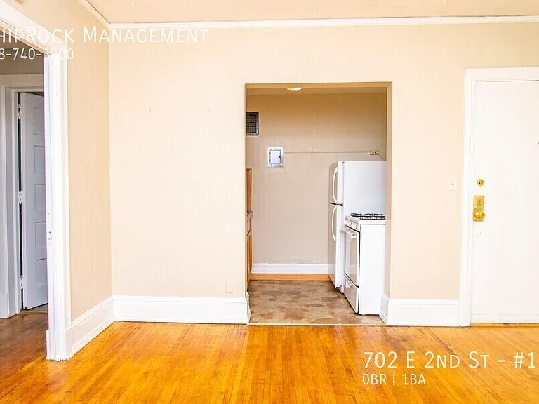 702 E 2nd St #17 — Photo 3