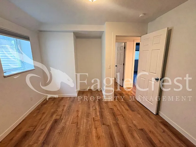 810 E Sumach St — Photo 17