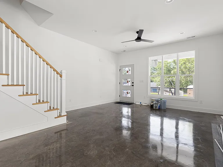 737 Hopkins St — Photo 17