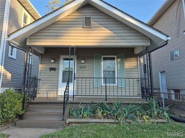 2434 Benton St, Granite City, IL 62040