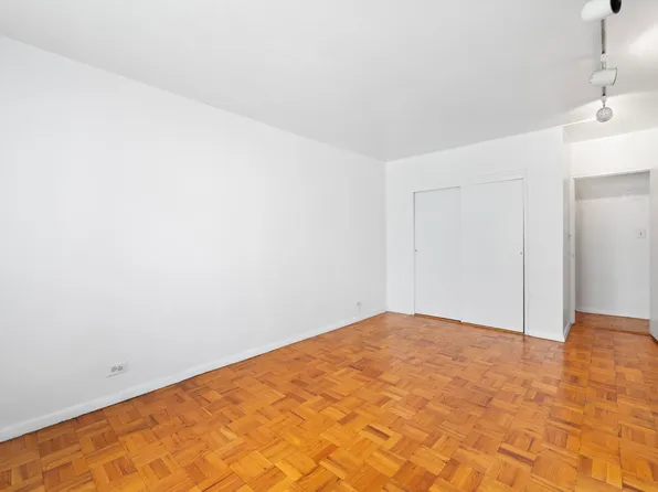 30 West 60th Street image 7 of 16