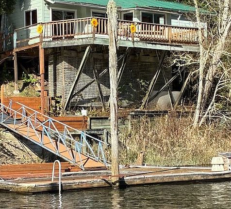 2nd image of 909 N Tenmile Lk