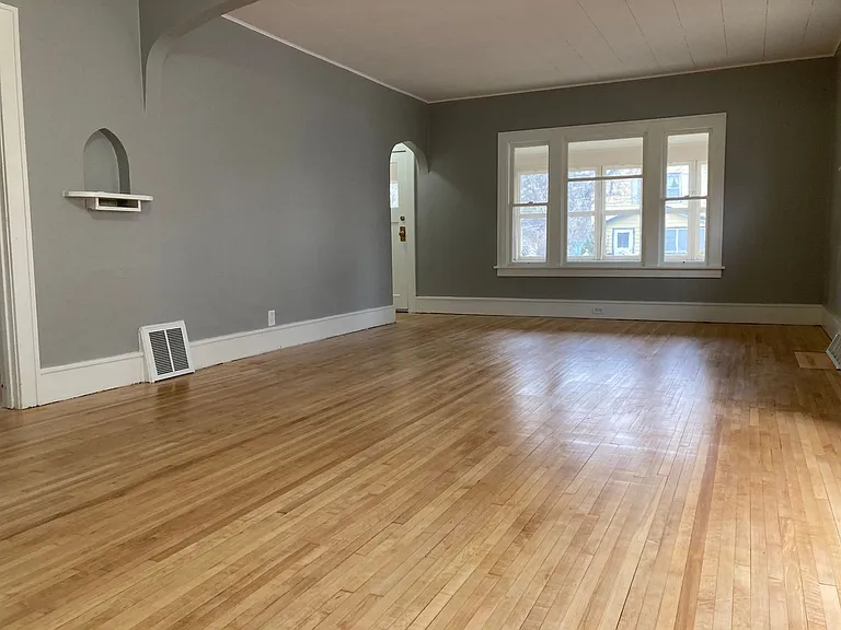 727 Washington Memorial Dr — Photo 6