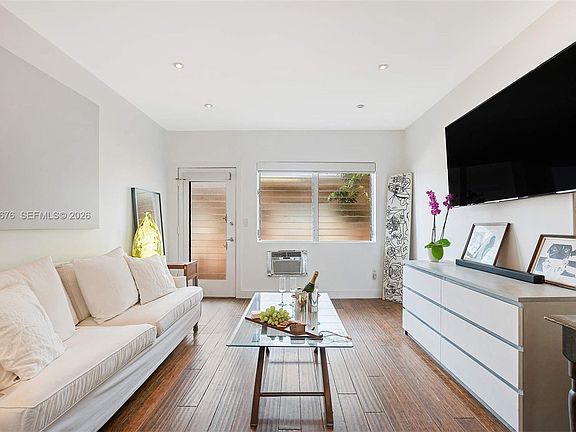 2nd image of 1050 Pennsylvania Ave APT 29