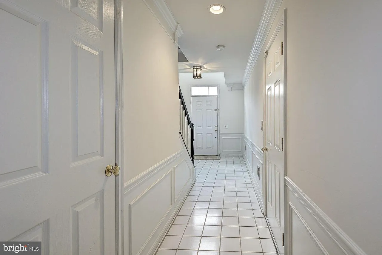 4 bed, 3.5 bath, 2400 sqft, $3,800 — Photo 3