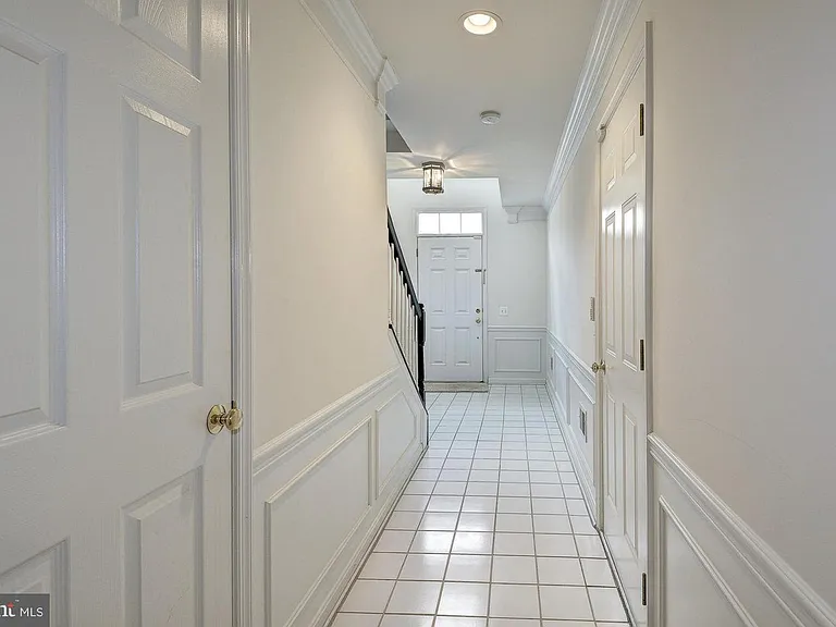 Main entrance/garage door entrance