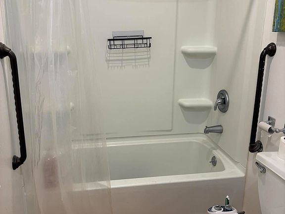 4th image of 1649 Liberty St #1