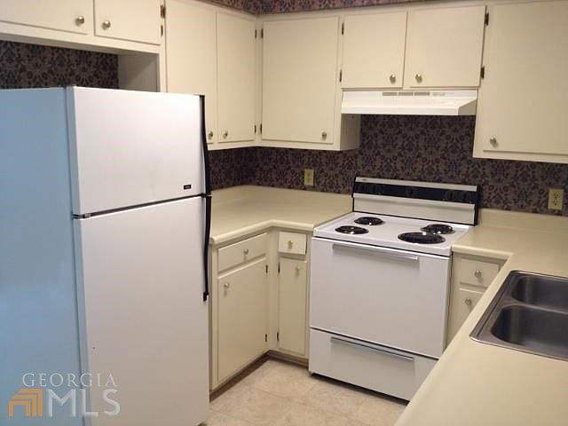 1st image of 200 Foxlake Dr #C