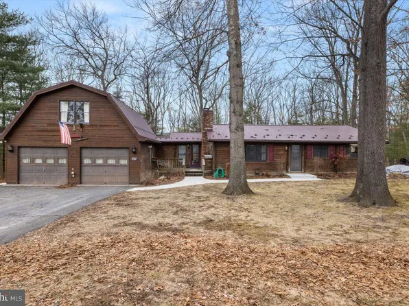 422 Clearfield Dr, Berkeley Springs, WV 25411