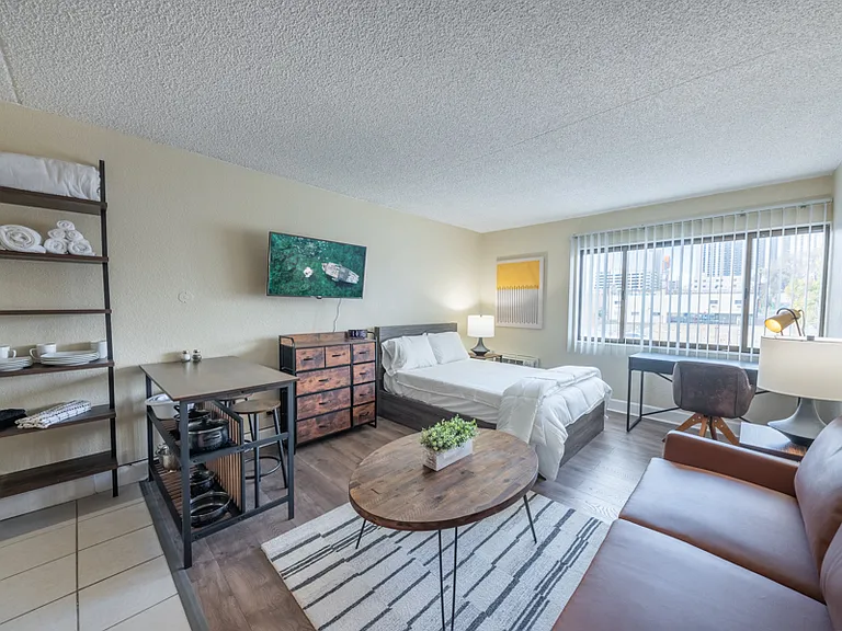Reno Regency Apartments — Photo 1