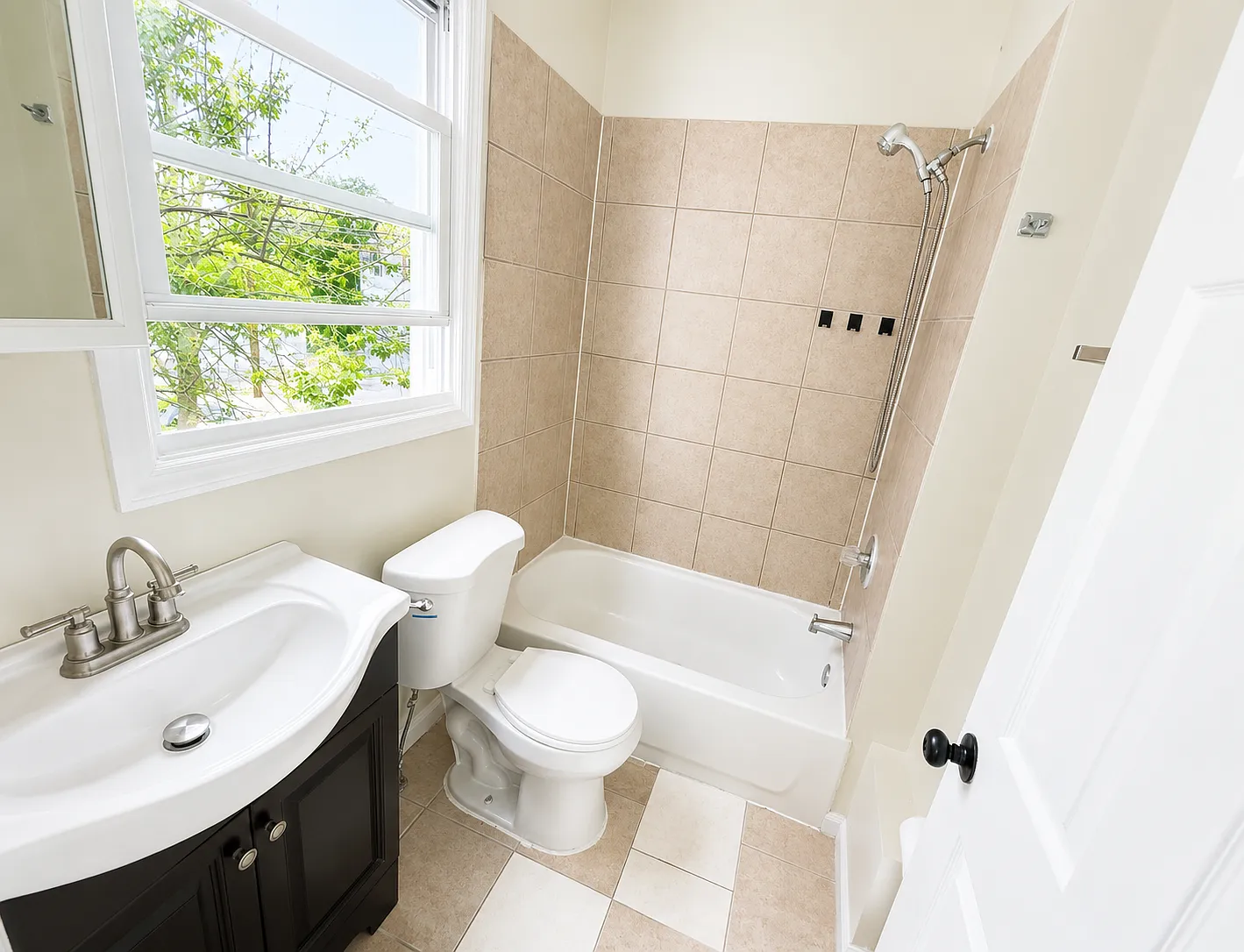 3 bed, 1200 sqft, $1,775 — Photo 3
