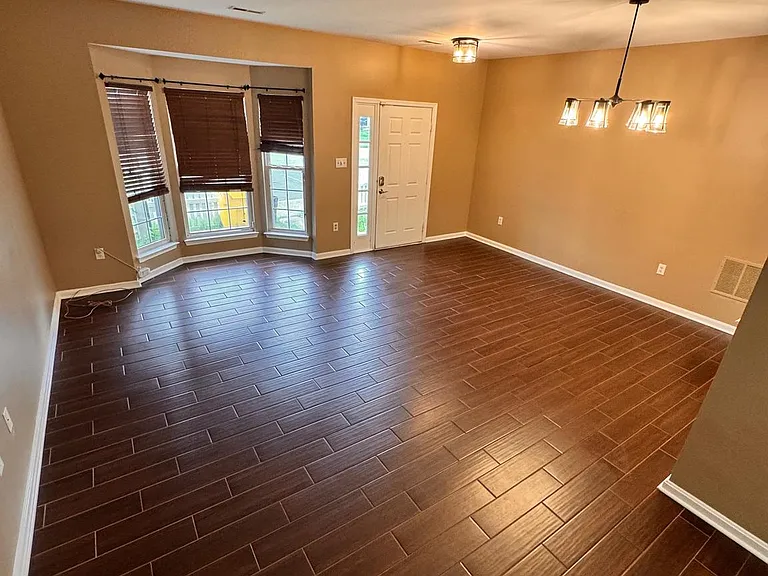 318 Roff Point Dr — Photo 5