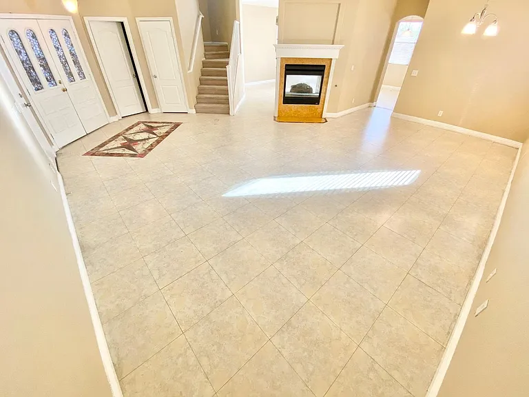 8836 Palm Creek Ct — Photo 2