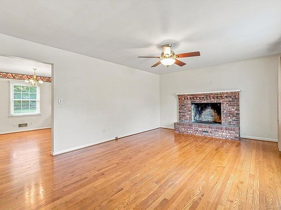 5th image of 7105 Morton Dr