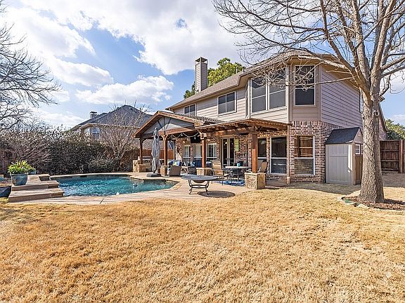 2nd image of 3725 Hillsdale Dr