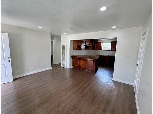 2425 W Cameron St Photo 1