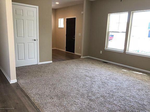 5th image of 608 Oakwood Dr #111