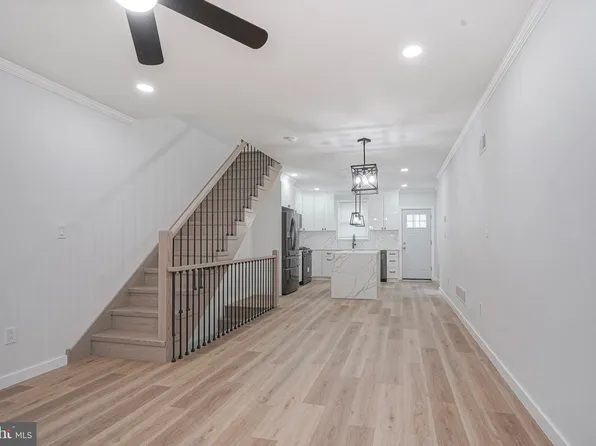 808 Fernon St, Philadelphia, PA 19148